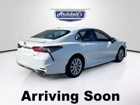 Used 2023 Toyota Camry SE FWD image 5