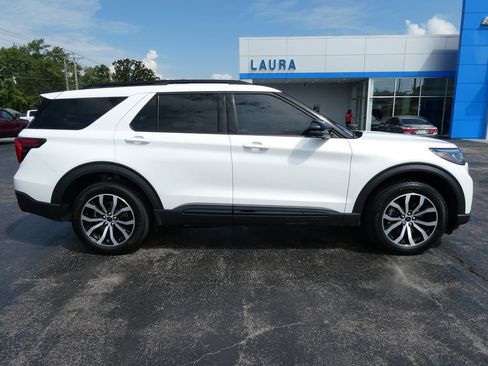 Used 2025 Ford Explorer ST-Line AWD/4WD image 4