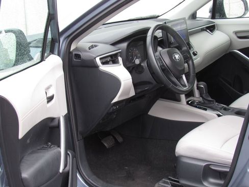 Certified 2024 Toyota Corolla Cross LE w/ Moonroof Package image 9