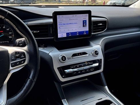 Certified 2022 Ford Explorer XLT w/ Equipment Group 202A image 6