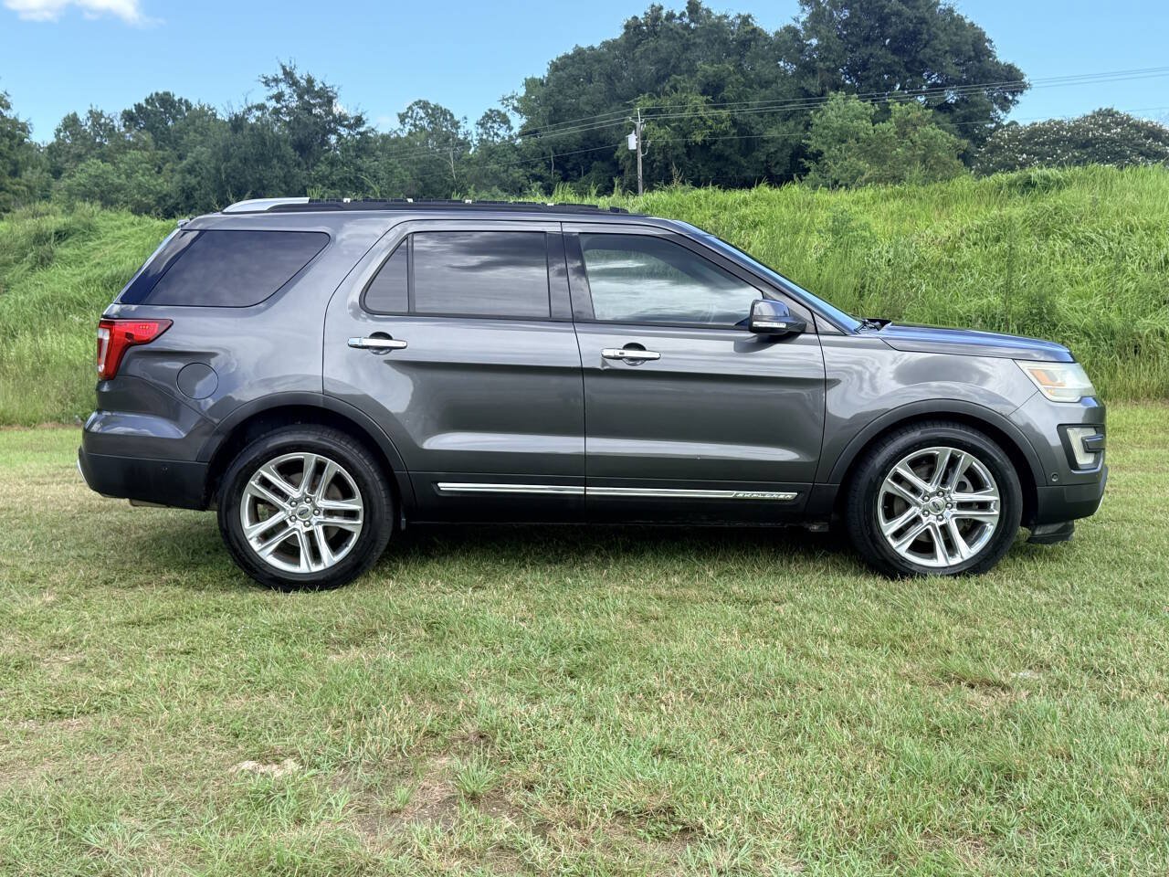 Used 2016 Ford Explorer Limited w/ Equipment Group 301A FWD image 5