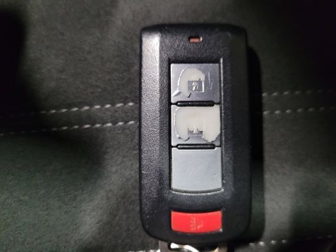 Used 2019 Mitsubishi Outlander SE image 32