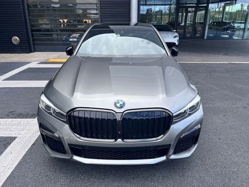 Used 2022 BMW 740i w/ M Sport Package image 8