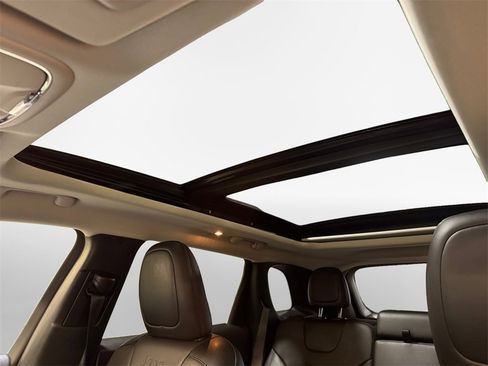 Used 2023 Jeep Cherokee Altitude Lux w/ Lux Elite Package image 23