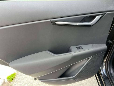 Certified 2025 Kia Niro EX FWD image 6