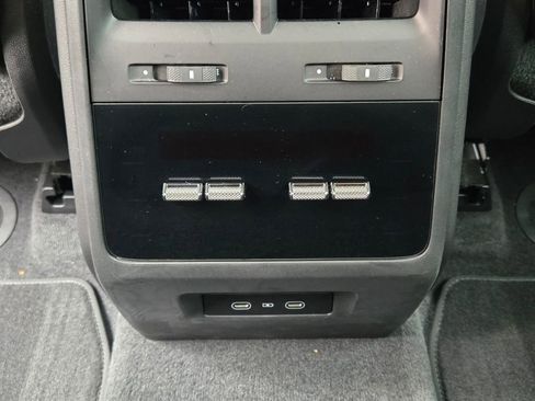 Certified 2025 Porsche Macan Electric image 33