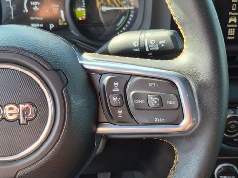 Used 2024 Jeep Wrangler Unlimited Sahara w/ Technology Group AWD/4WD image 18