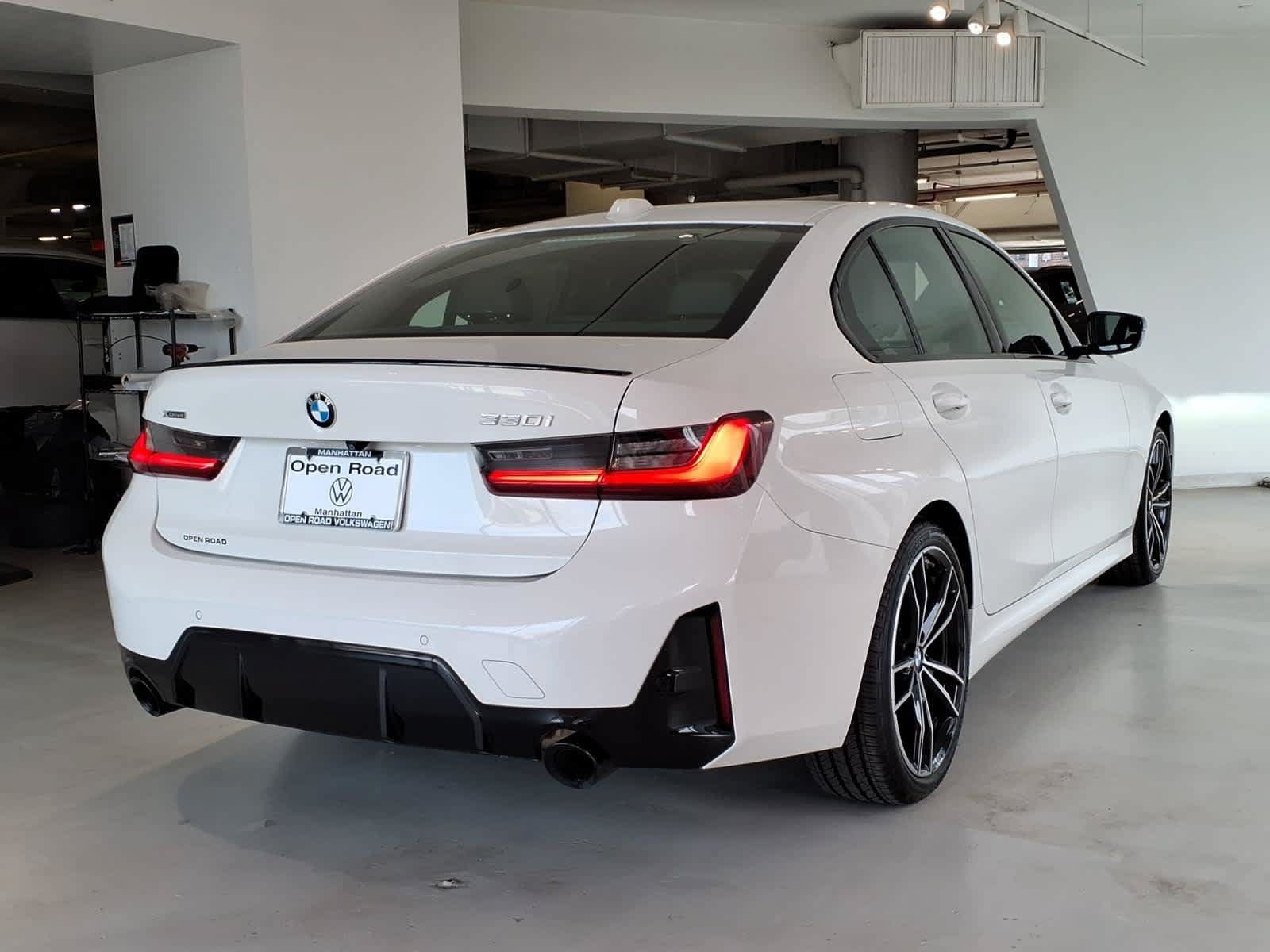Used 2023 BMW 330i xDrive Sedan w/ M Sport Package AWD/4WD image 4