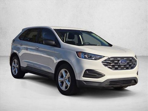 Used 2019 Ford Edge SE image 3