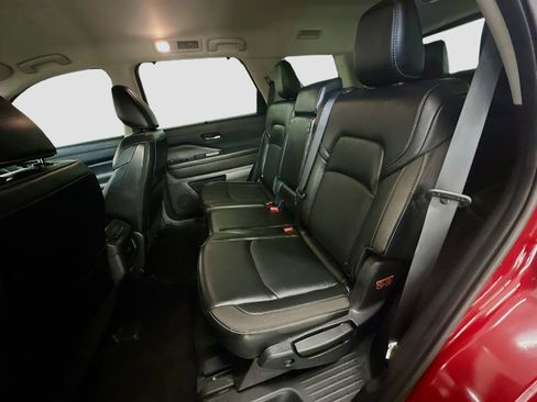 Used 2023 Nissan Pathfinder SL AWD/4WD image 29