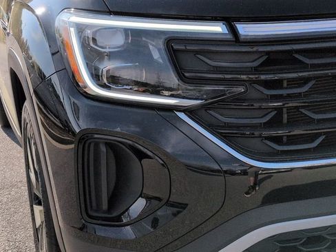 Used 2024 Volkswagen Atlas Cross Sport SE image 11