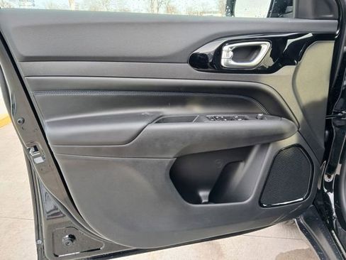 New 2026 Jeep Compass Latitude image 11