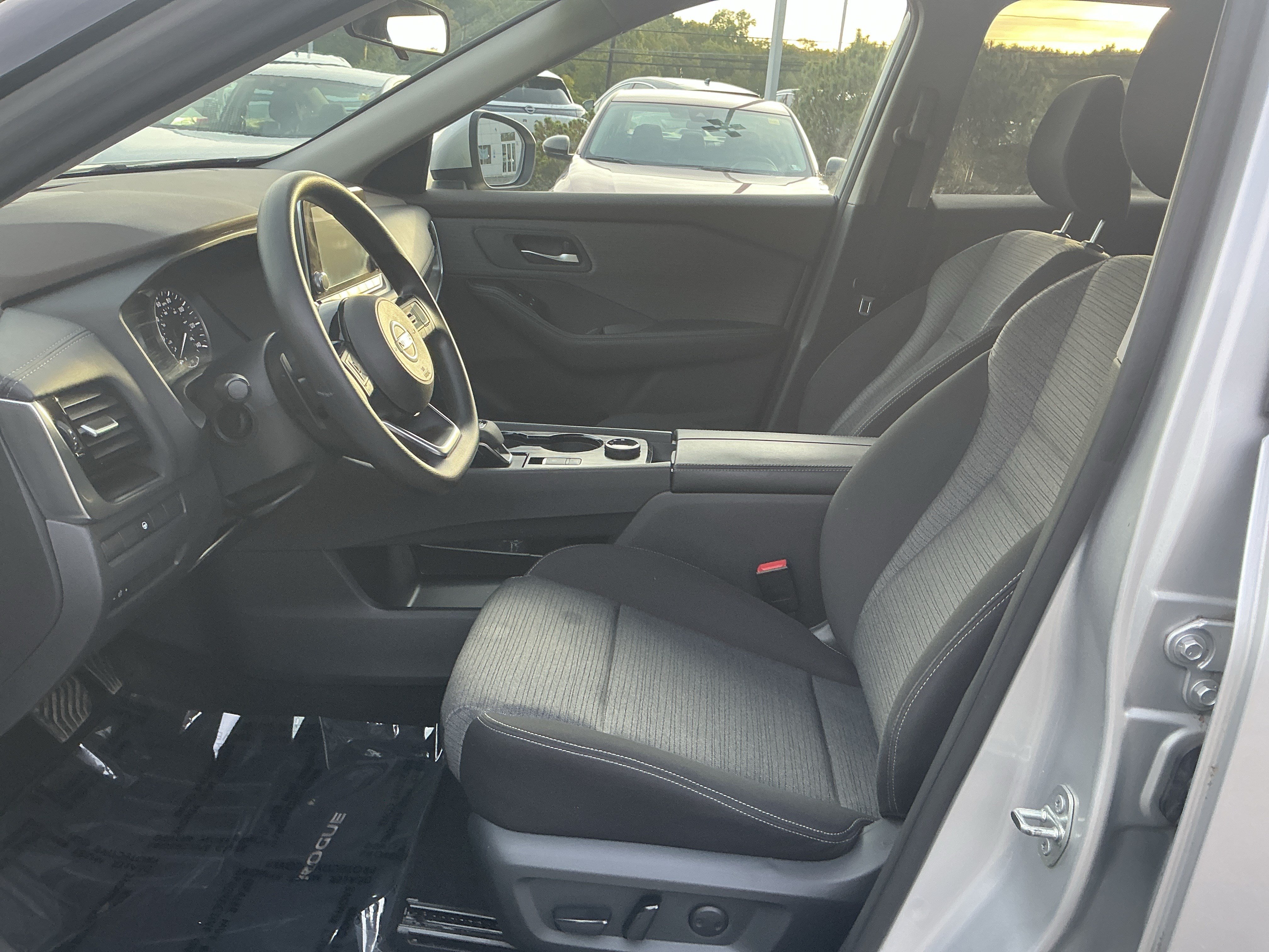 Used 2021 Nissan Rogue SV AWD/4WD image 8