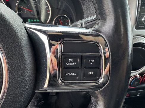 Used 2016 Jeep Wrangler Unlimited Sahara w/ Connectivity Group AWD/4WD image 30
