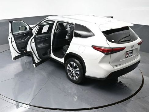 Used 2023 Toyota Highlander XLE FWD image 71