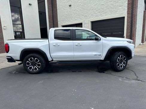 Used 2025 GMC Canyon AT4 w/ Nightfall Edition AWD/4WD image 9