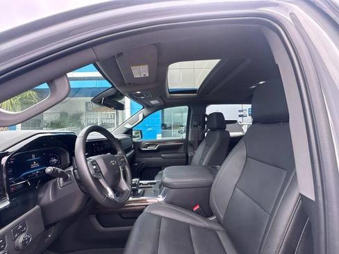 Used 2024 Chevrolet Silverado 1500 LT Trail Boss w/ Convenience Package II AWD/4WD image 2