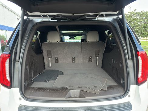 Used 2023 GMC Yukon XL SLT RWD image 16