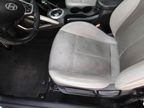 Used 2013 Hyundai Veloster w/ Tech Pkg FWD image 18