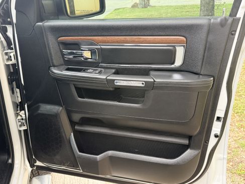 Used 2015 RAM 1500 Laramie w/ Convenience Group image 31