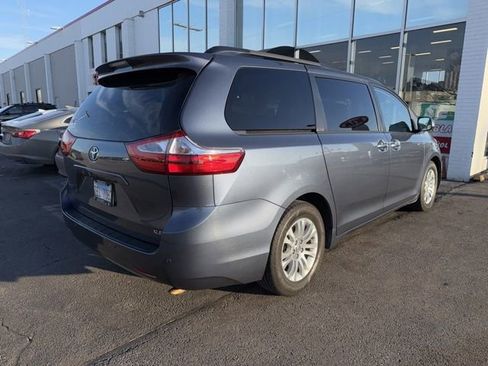 Used 2015 Toyota Sienna XLE Premium image 3