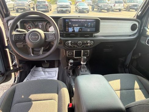 Used 2024 Jeep Gladiator Sport AWD/4WD image 21
