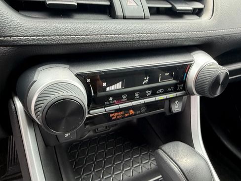 Used 2022 Toyota RAV4 LE AWD/4WD image 27