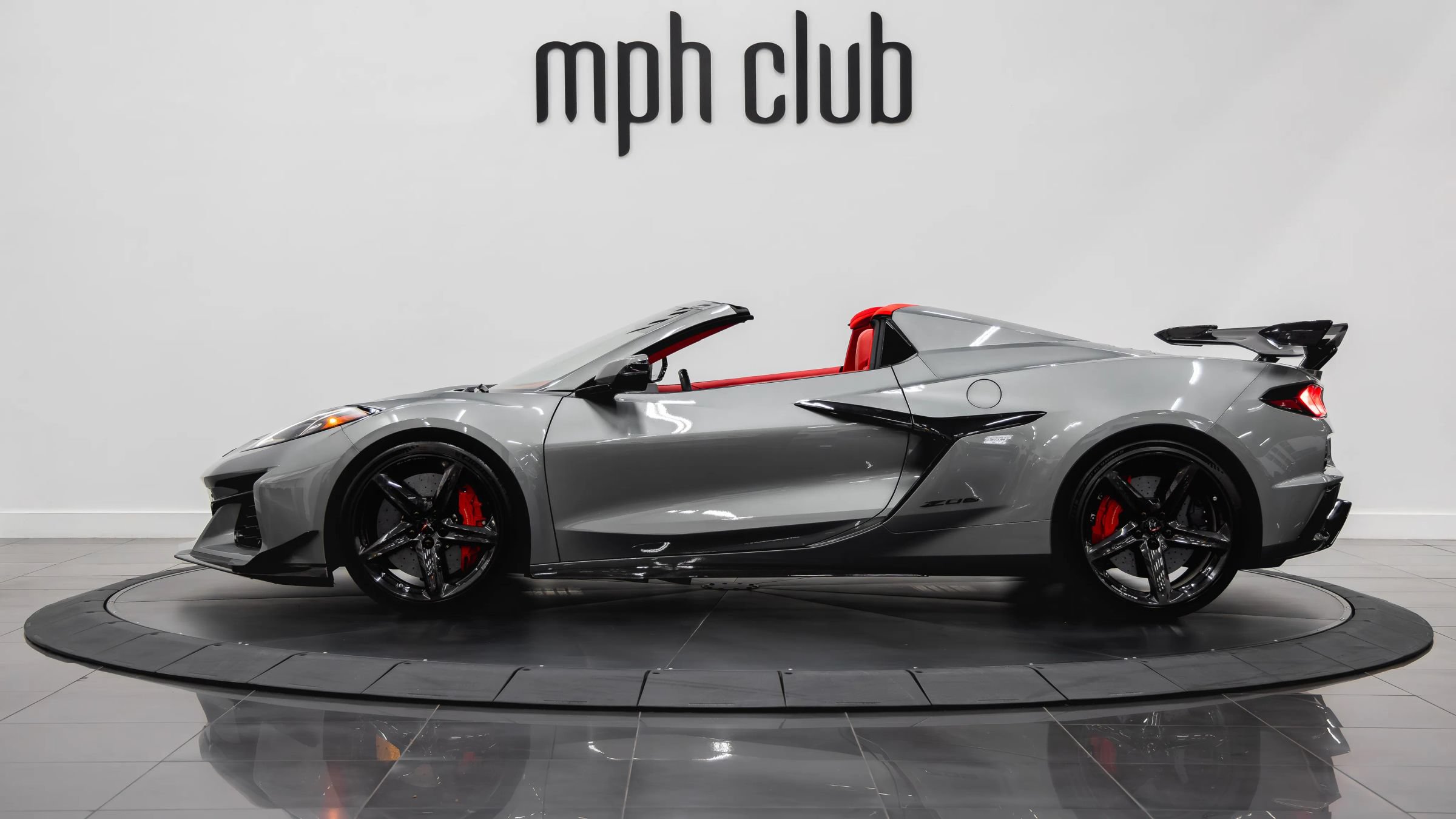 Used 2024 Chevrolet Corvette Z06 w/ Z07 Performance Package RWD image 14