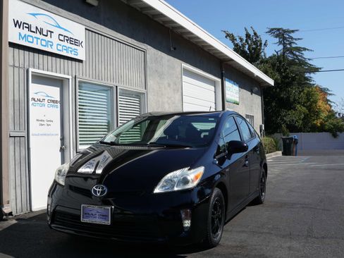 Used 2013 Toyota Prius Three image 1