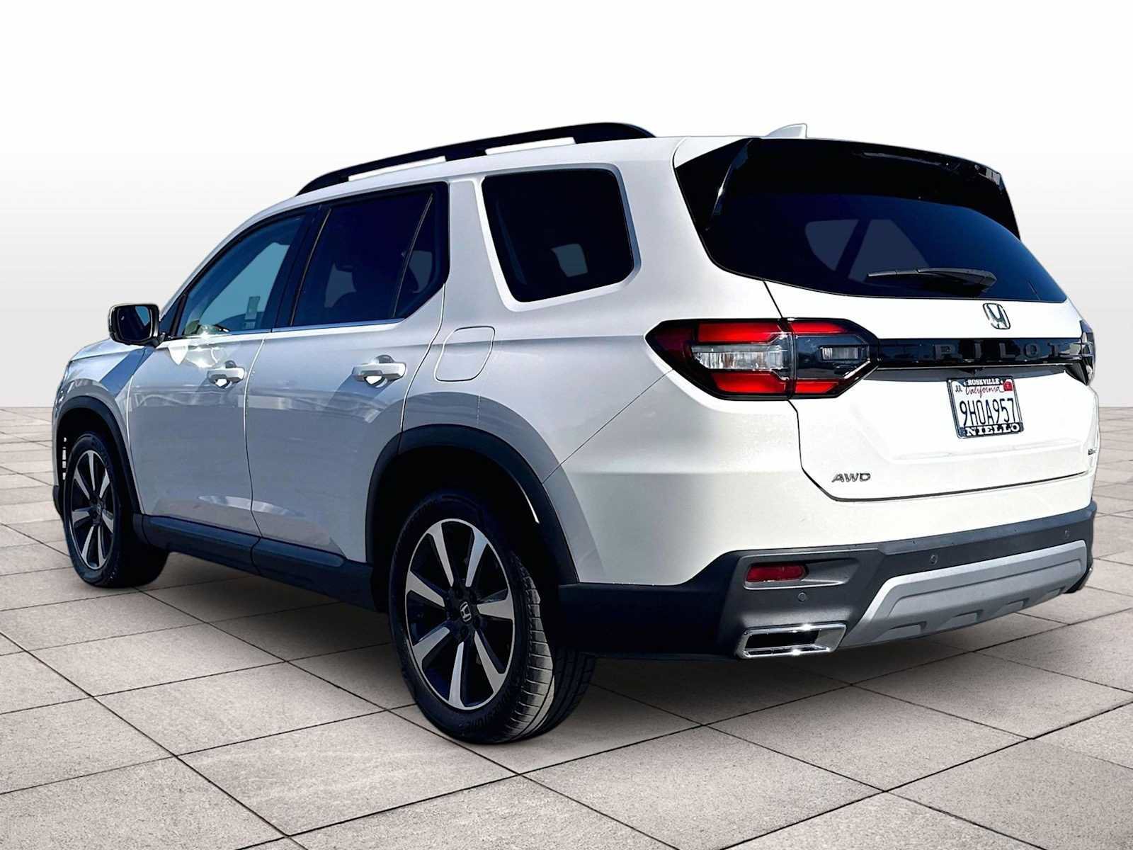 Used 2023 Honda Pilot Elite image 14