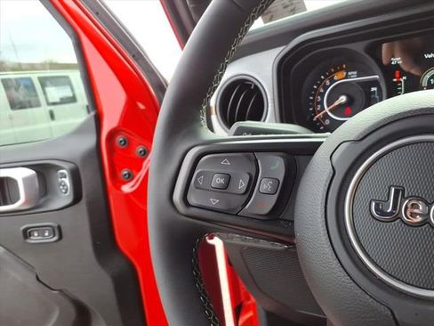 Used 2025 Jeep Wrangler Willys image 18