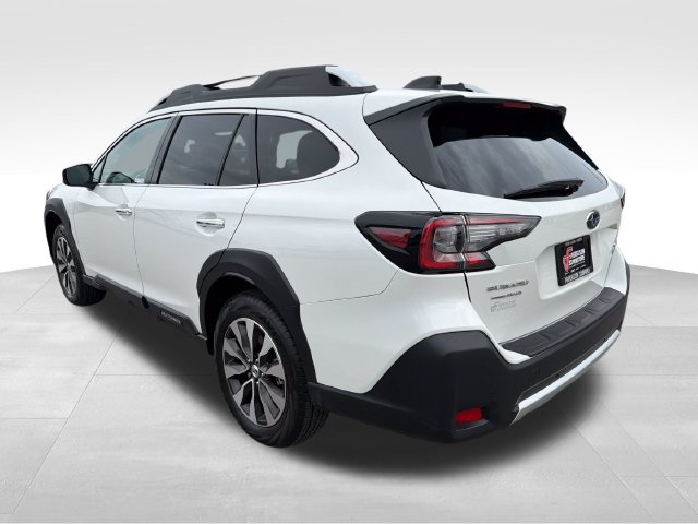 Certified 2025 Subaru Outback Touring AWD/4WD image 5