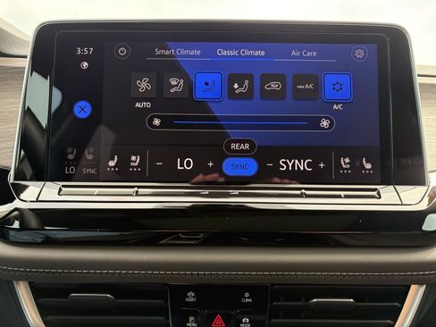 Used 2024 Volkswagen Atlas SEL AWD/4WD image 21