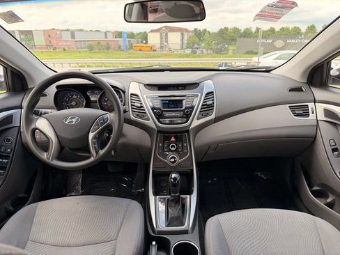 Used 2015 Hyundai Elantra SE FWD image 3