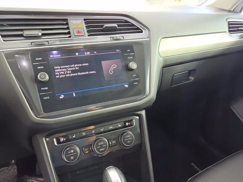 Used 2021 Volkswagen Tiguan SE w/ Panoramic Sunroof Package AWD/4WD image 32