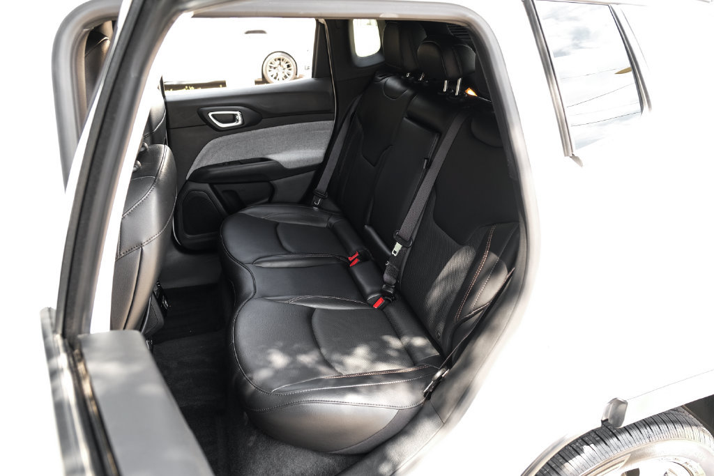 Used 2023 Jeep Compass Latitude AWD/4WD image 50