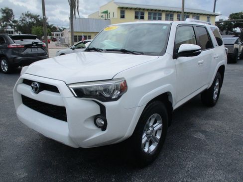 Used 2017 Toyota 4Runner SR5 Premium image 4