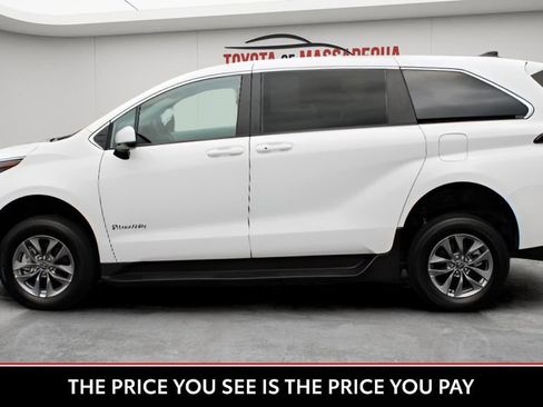 Used 2026 Toyota Sienna LE FWD image 25
