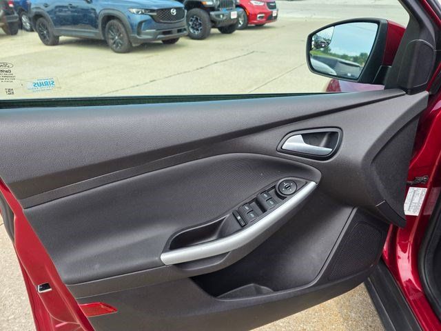 Used 2014 Ford Focus SE w/ Equipment Group 201A FWD image 19