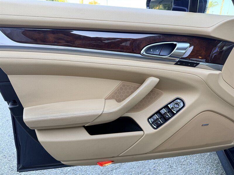 Used 2013 Porsche Panamera S RWD image 21