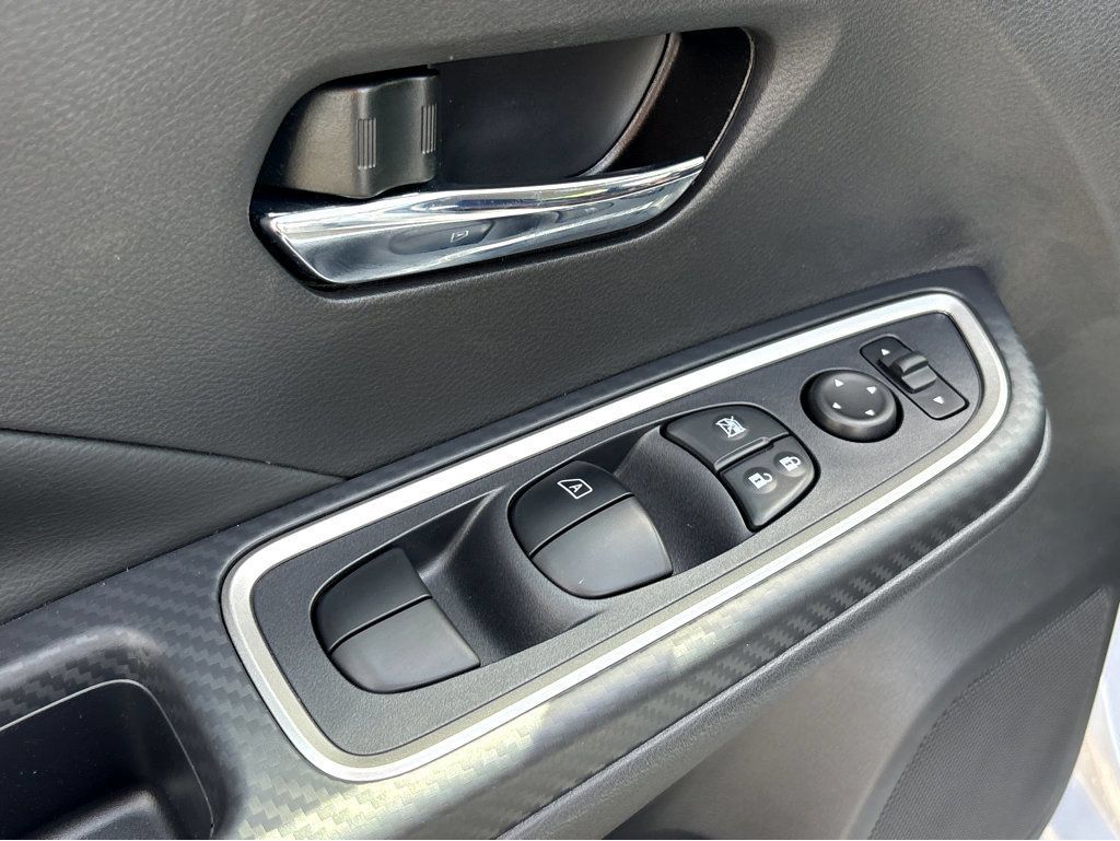 New 2025 Nissan Versa SR w/ Trunk Package FWD image 20