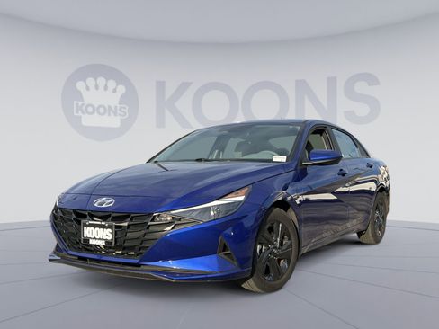 Used 2023 Hyundai Elantra SEL image 1