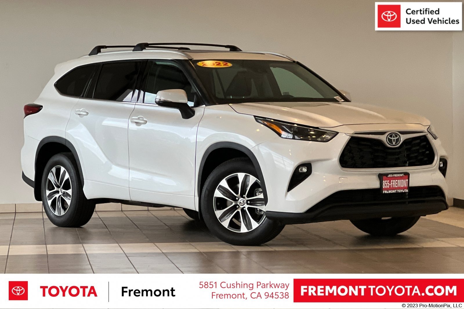 Certified 2022 Toyota Highlander XLE AWD/4WD image 1