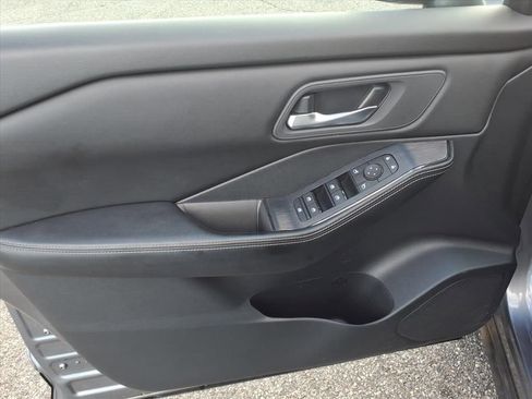 Used 2024 Nissan Rogue SV image 26