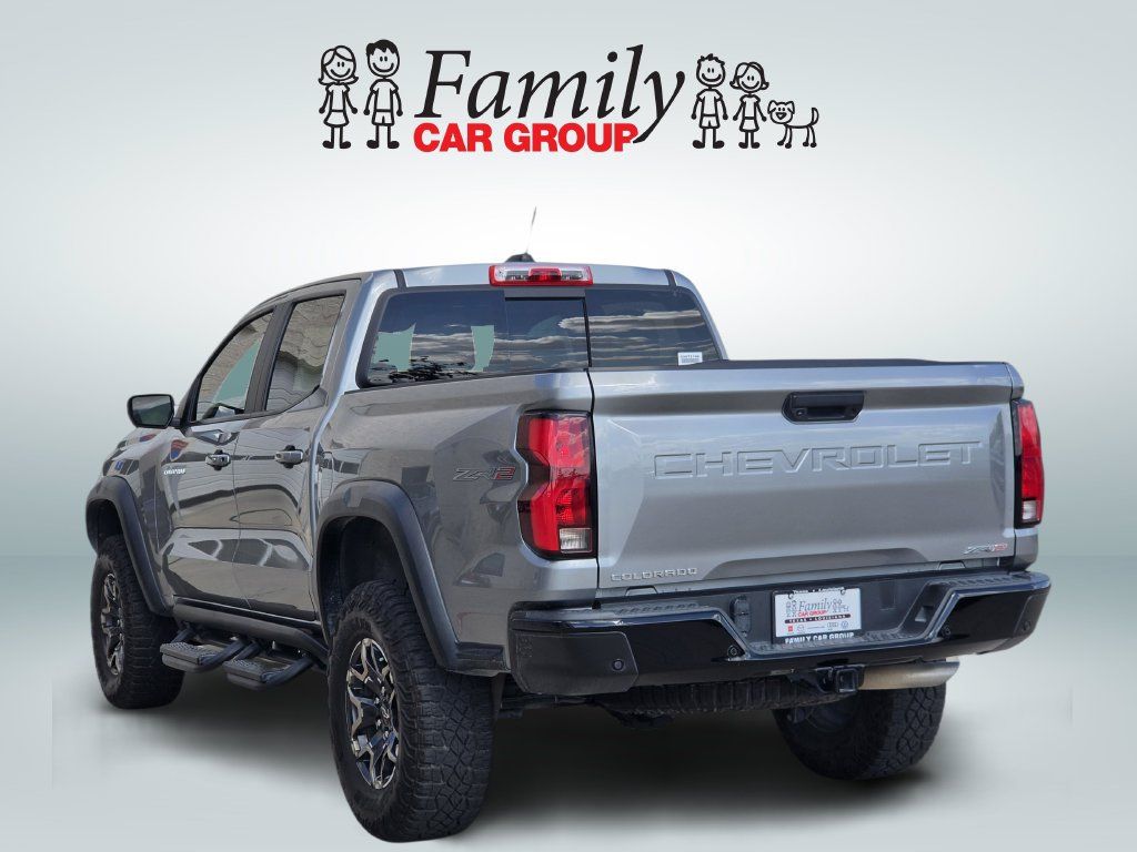 Used 2024 Chevrolet Colorado ZR2 w/ Technology Package AWD/4WD image 3