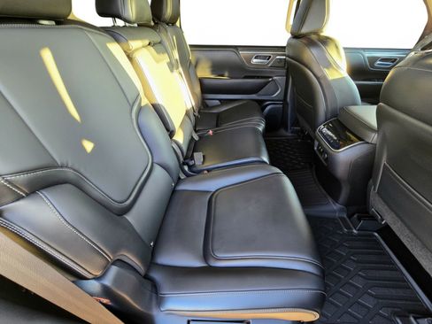 Used 2025 INFINITI QX80 Pure RWD image 16