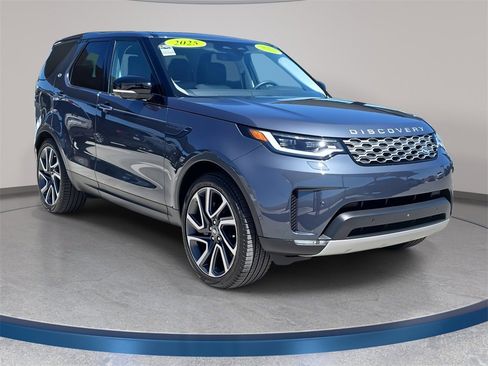 Certified 2025 Land Rover Discovery S image 3