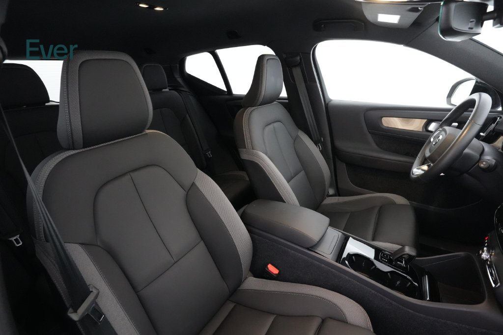 Used 2024 Volvo XC40 Recharge Core w/ Protection Package Premier AWD/4WD image 23