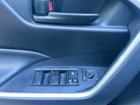 Used 2020 Toyota RAV4 LE w/ All Weather Liner Package AWD/4WD image 9