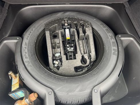 Used 2020 Jeep Grand Cherokee Altitude image 17